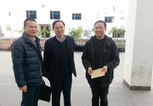 元月7日下午,温州市民政局陈宏鸣副书记,副局长看望我馆殡葬干部